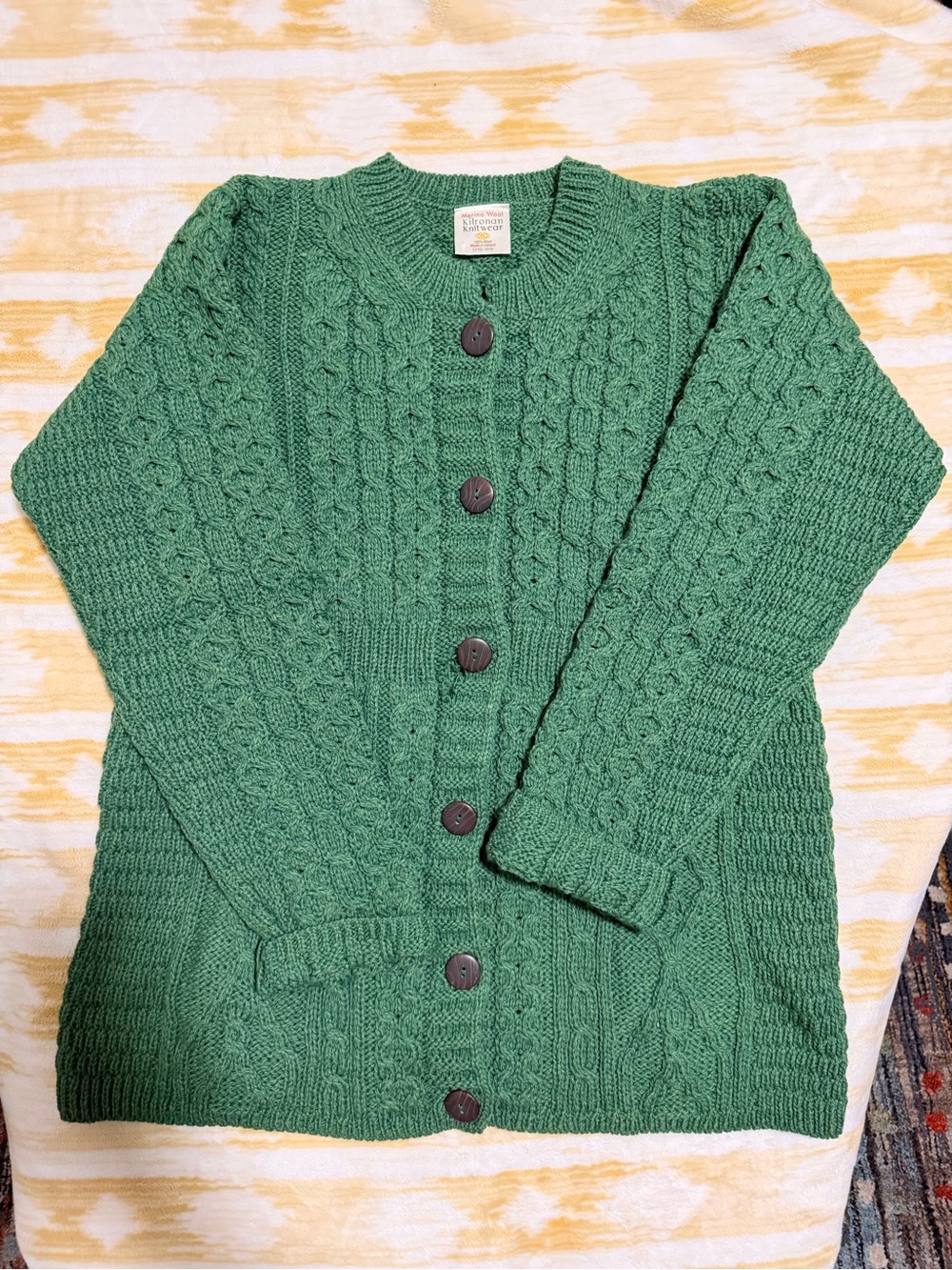 Kilronan Knitwear Merino Wool Cable-Knit Green Button-Up Cardigan - Picture 2 of 7